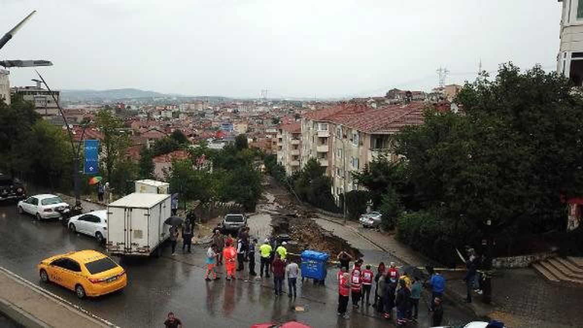 Üsküdar\'da çöken yoldaki son durum havadan görüntülendi
