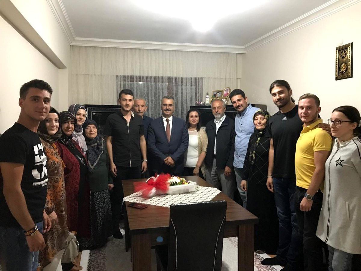 AK Parti\'nin çat kapı ev ziyaretleri devam ediyor