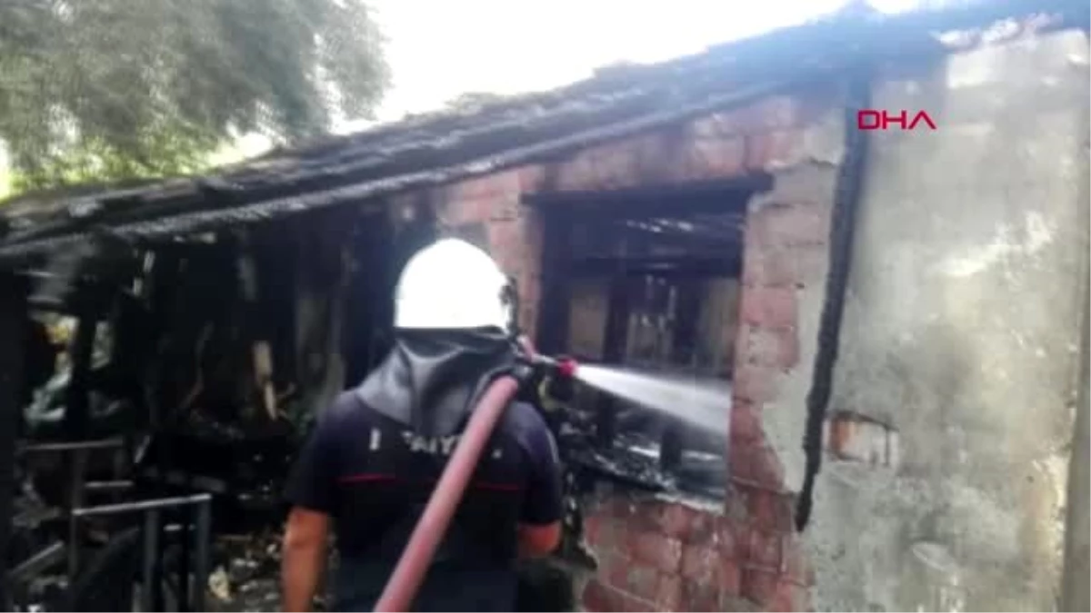 ANTALYA Kumluca\'da ev yangını