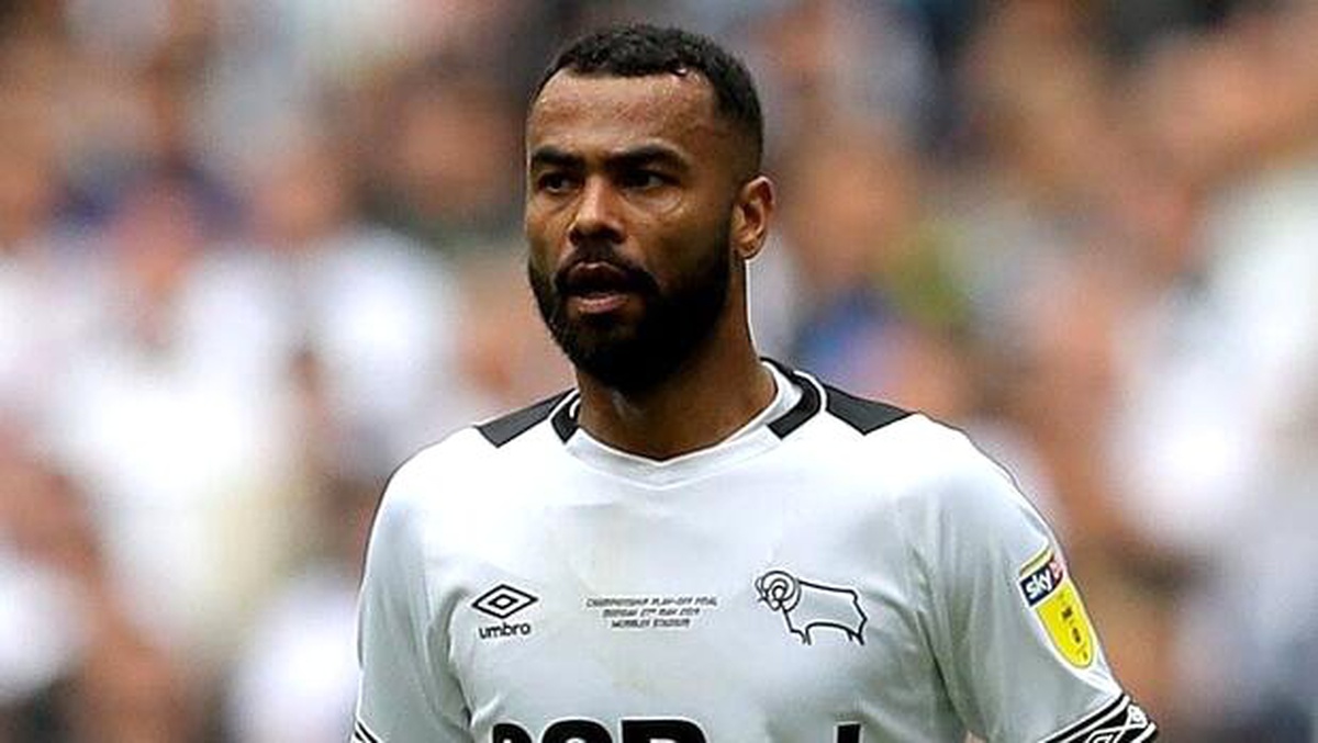 Ashley Cole futbolu bıraktığını açıkladı!