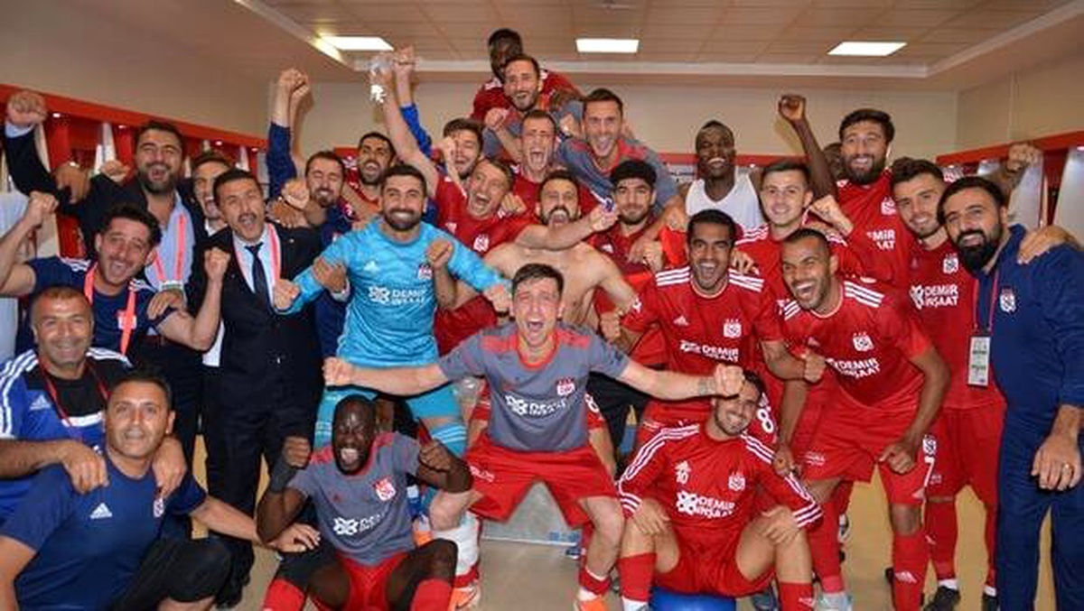 Beşiktaş\'ı 3-0 yenen Sivasspor\'da, futbolculara 2 gün izin!