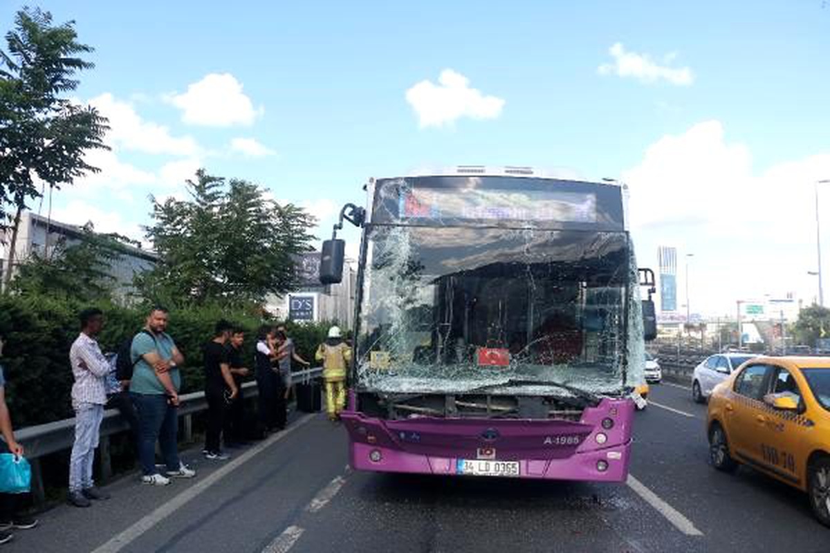 Çağlayan\'da halk otobüsü aniden fren yapan kamyona çarptı
