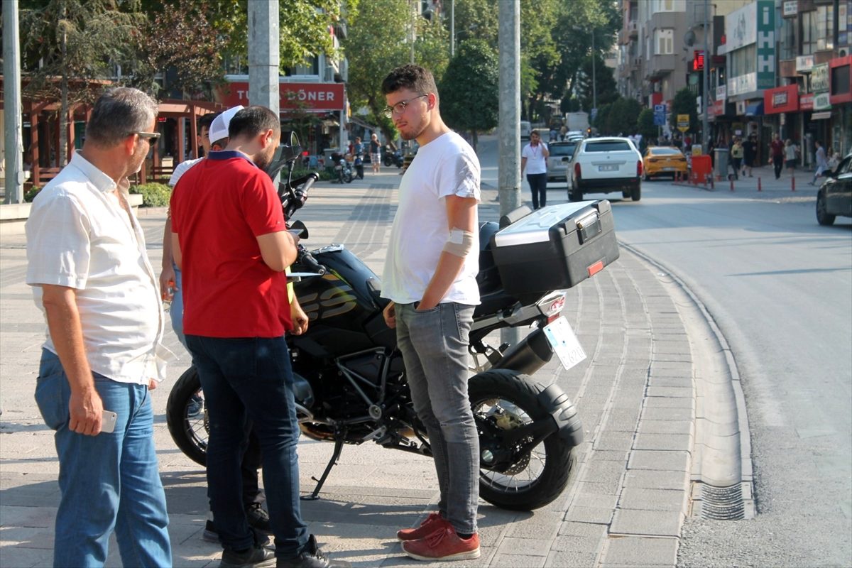 Denizli\'de motosiklet yayaya çarptı: 1 yaralı
