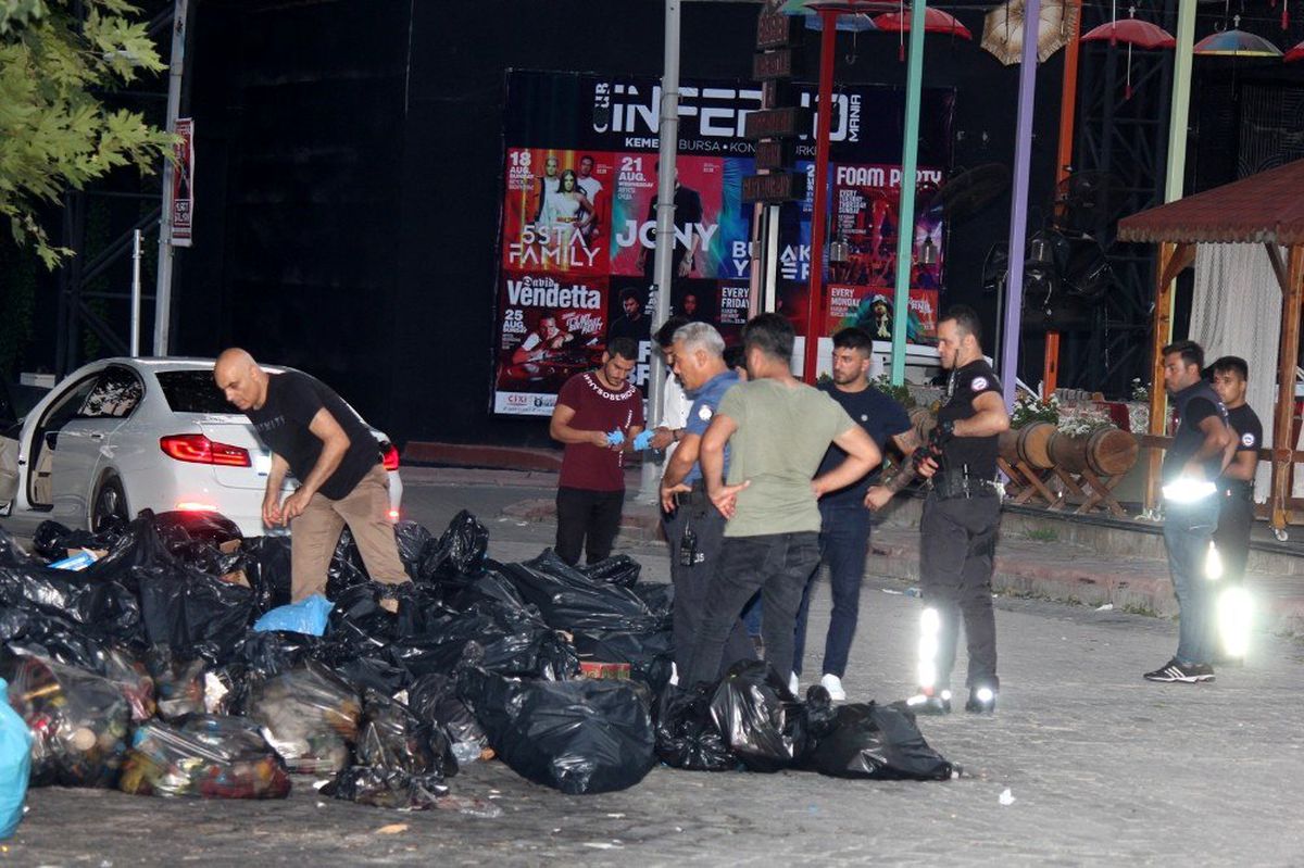 Eğlence merkezindeki kavgada silahlar konuştu: 3 yaralı