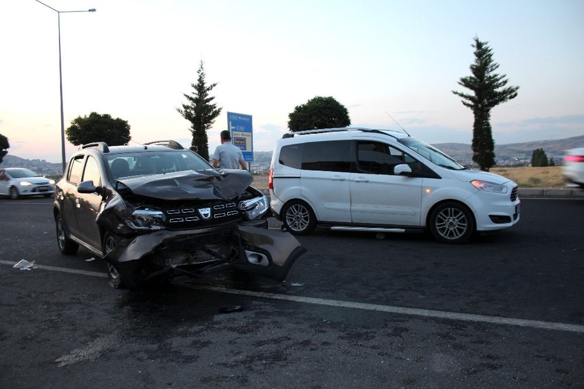 Elazığ\'da trafik kazası: 8 yaralı