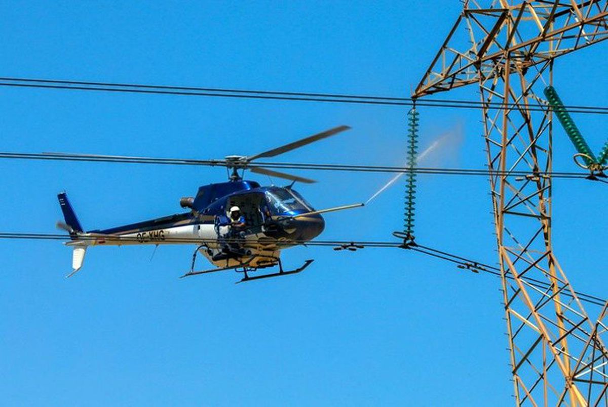 Elektrik hatlarına \'havalı\' temizlik