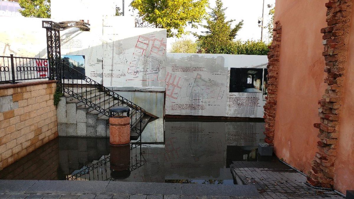 Eminönü alt geçitteki hasar suların çekilmesiyle gün yüzüne çıktı