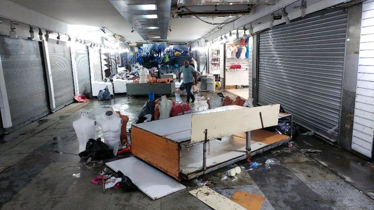 Eminönü alt geçitteki hasar suların çekilmesiyle gün yüzüne çıktı