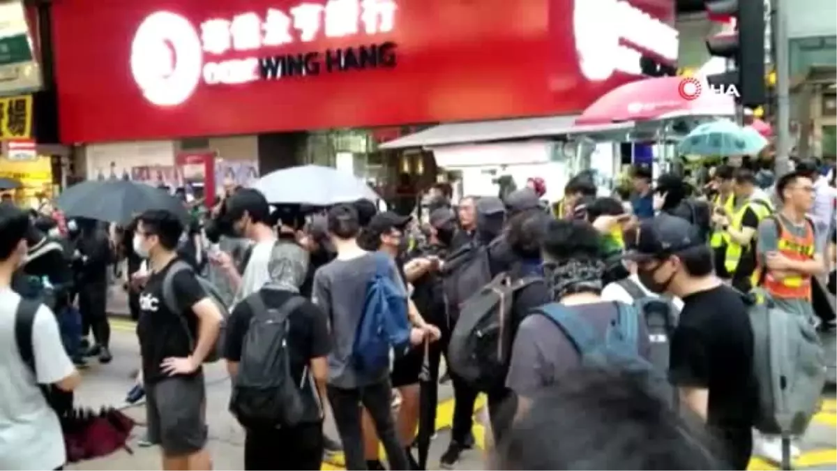 Hong Konglular bir kez daha sokaklara döküldüHong Konglu öğretmenlerden protestolara destek