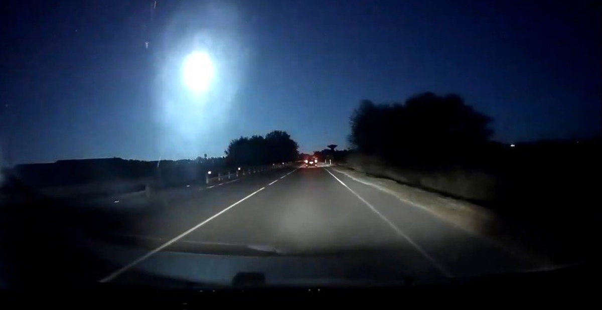 İtalya\'da düşen meteor gökyüzünü aydınlattı