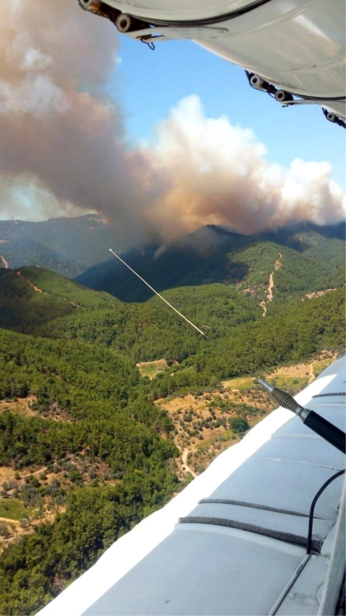 İzmir\'de iki köy yangın nedeni ile boşaltılıyor