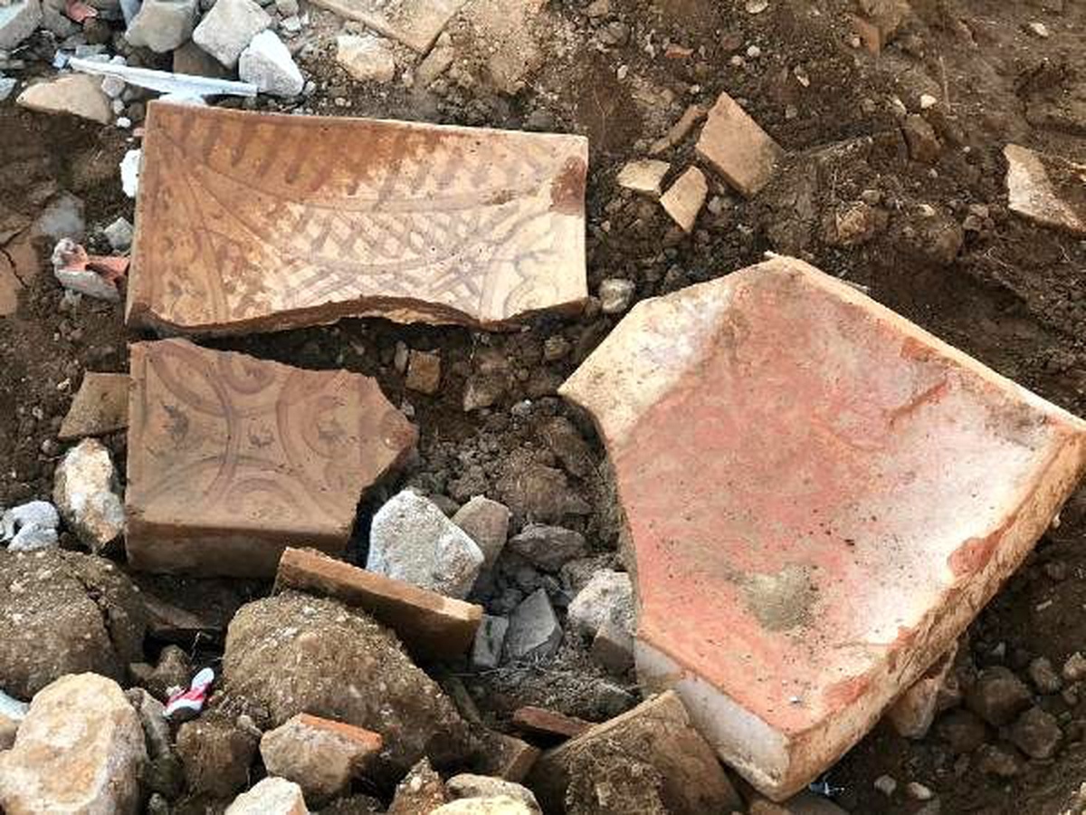 İznik\'te molozların arasında tarihi eser bulundu
