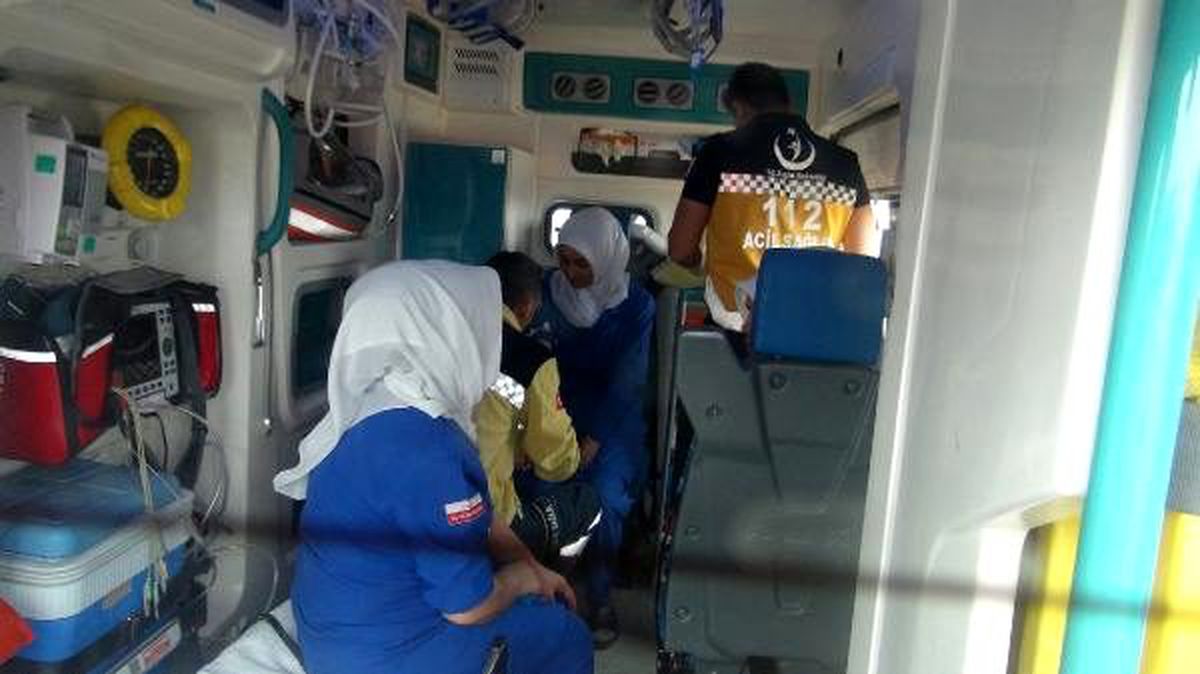 Kadın işçilerin servis midibüsü şarampole indi: 16 yaralı
