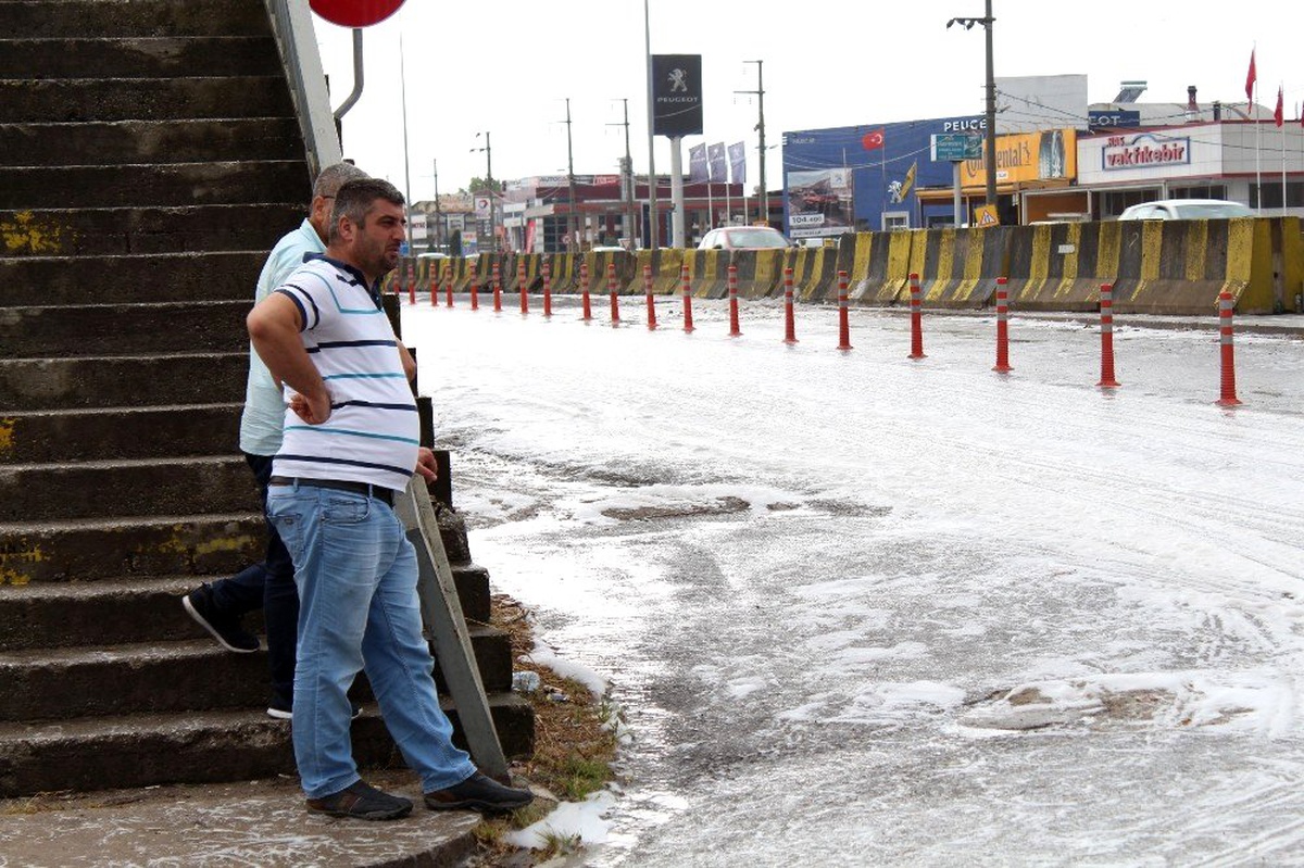 Kocaeli\'de yolu kaplayan köpüğün ardından kaçak deterjan imalatı çıktı