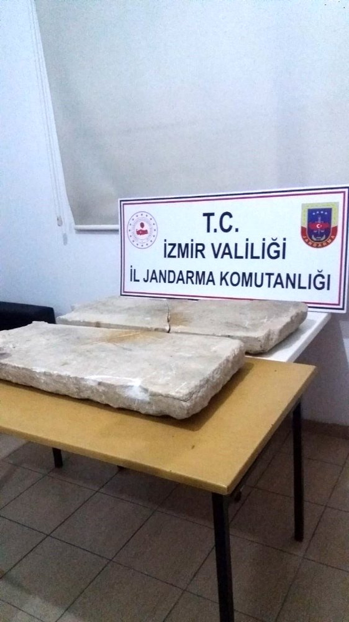 Menemen\'de tarihi eser kaçakçılarına operasyon