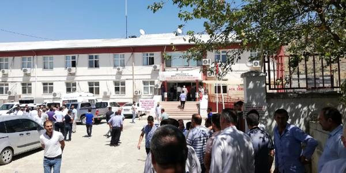 Otomobil şarampole devrildi, aynı aileden 2 kişi öldü, 3 kişi yaralandı