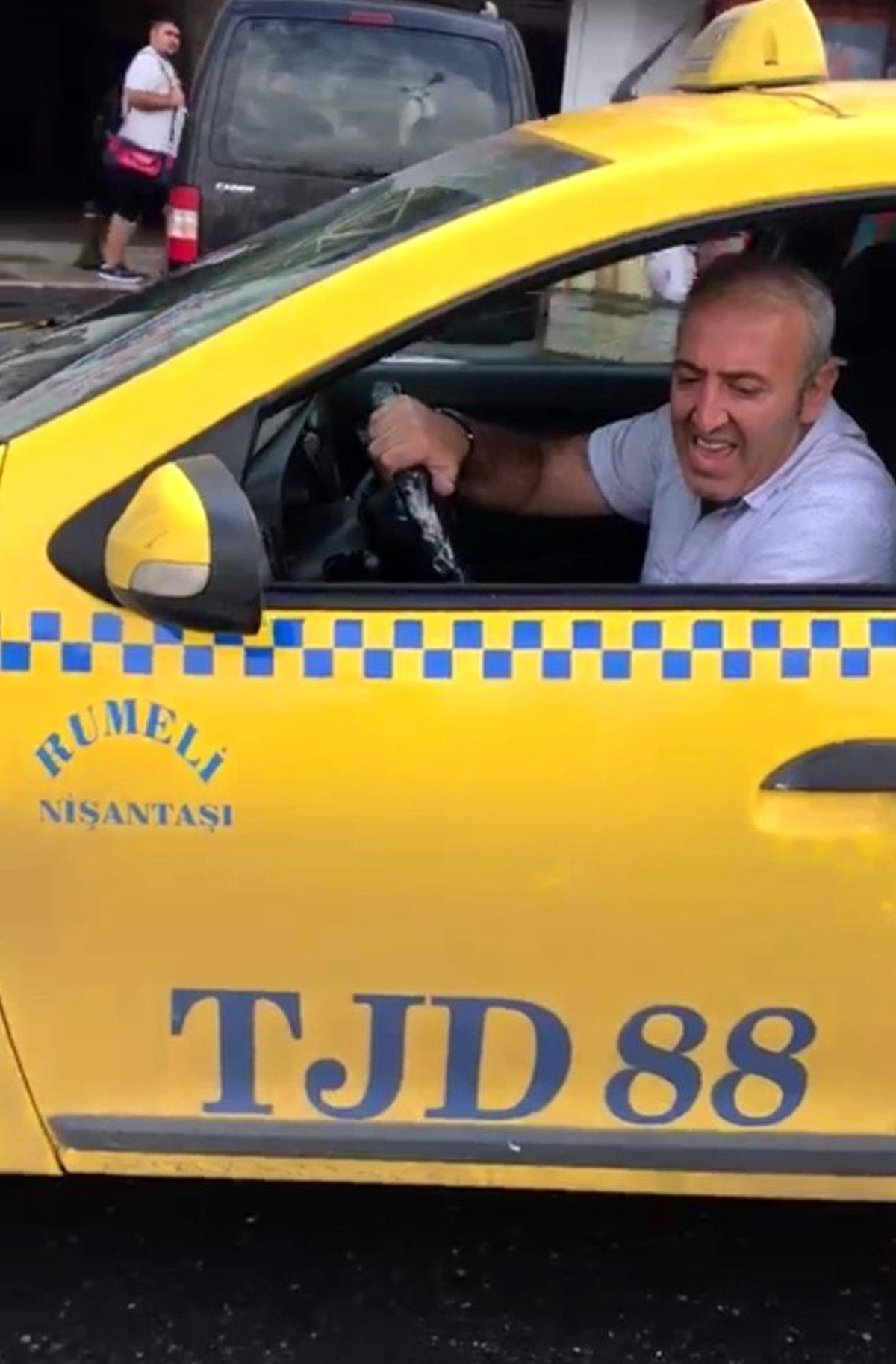 (Özel) Esenler Otogarı\'nda bayram dönüşü \'taksi\' çilesi