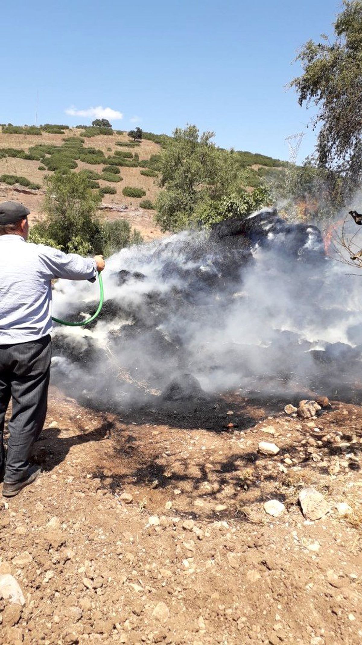 Saman deposunda çıkan yangın, 300 balya samanı küle çevirdi