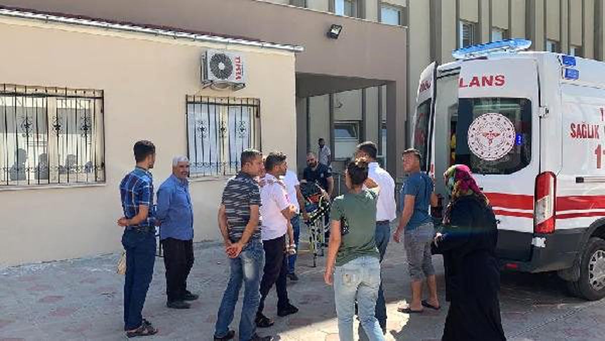 Şarampole devrilen otomobilde aynı aileden 5 kişi yaralandı
