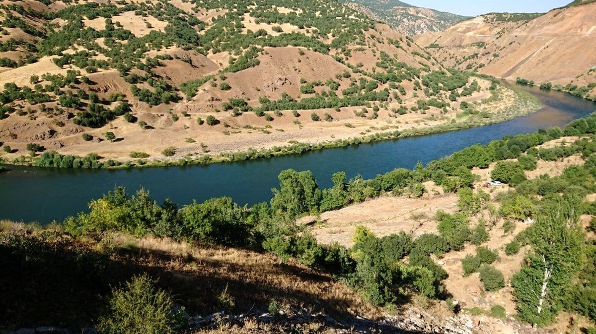 Serinlemek için girdiği nehirde hayatını kaybetti