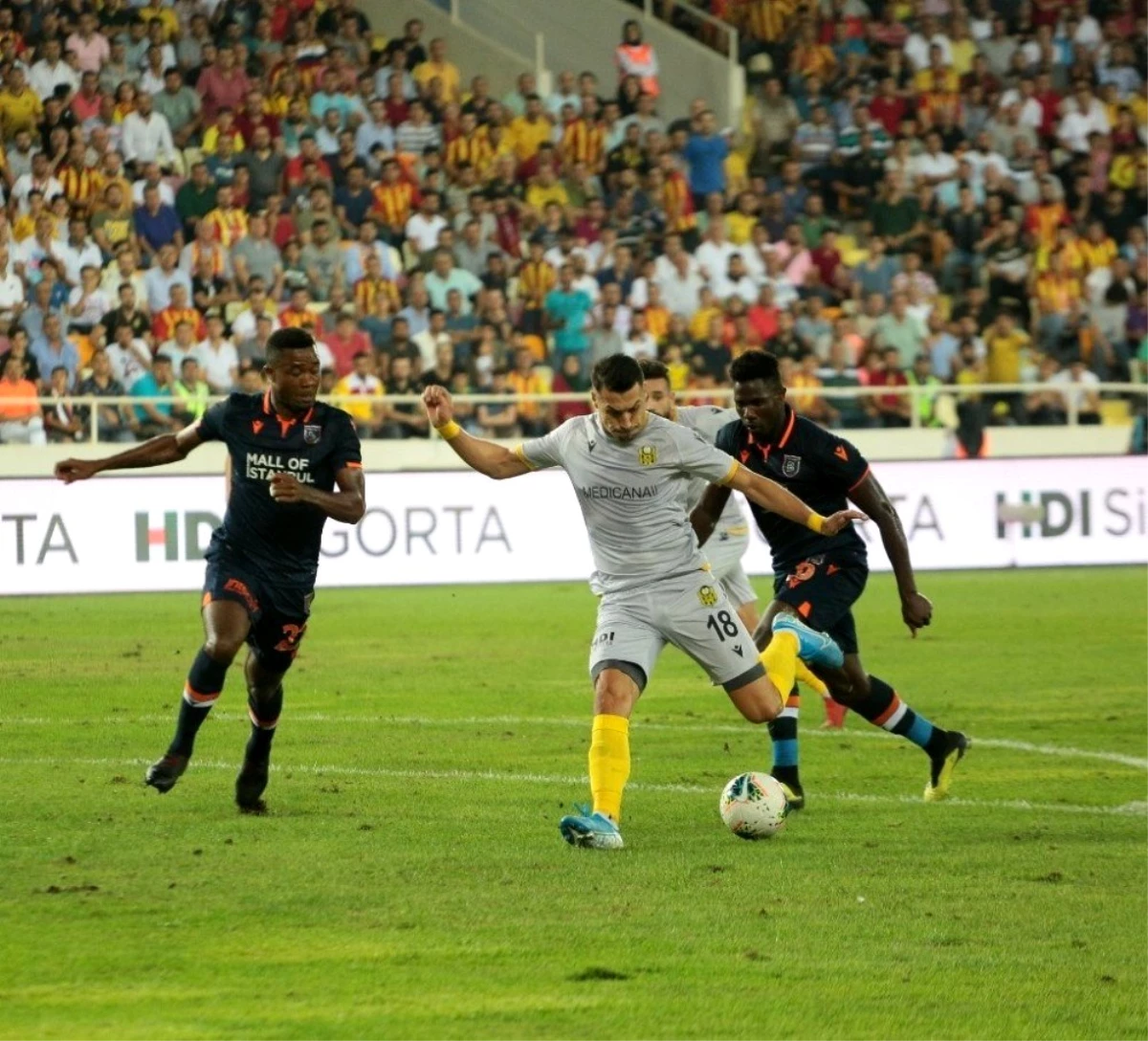 Süper Lig: Yeni Malatyaspor: 0 - Medipol Başakşehir: 0 (İlk yarı)