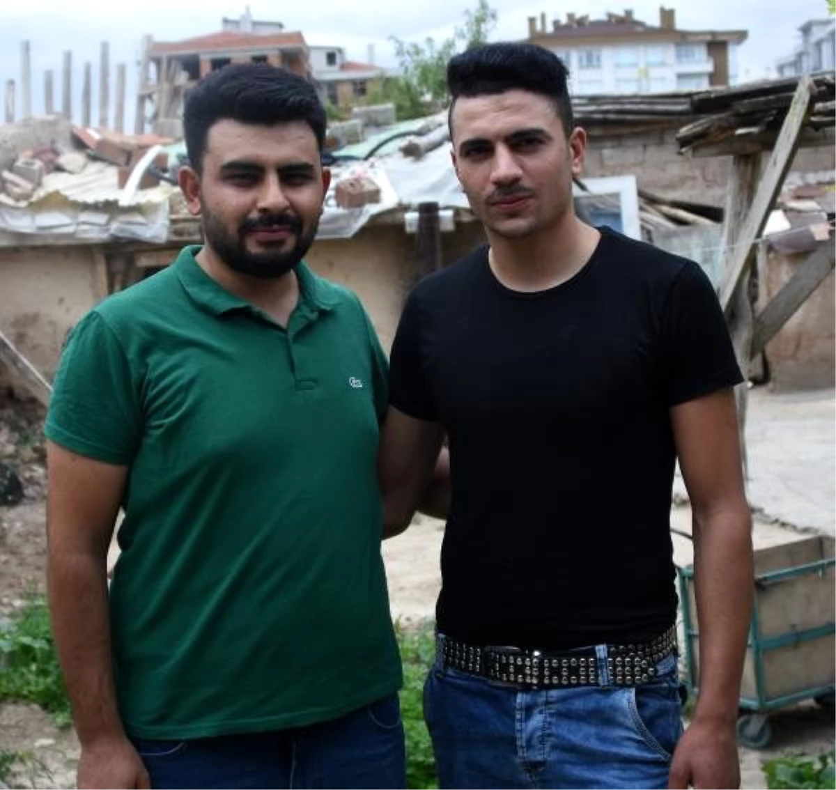 Suriyeli aile, yolda bulduğu bin euroyu sahibine teslim etti