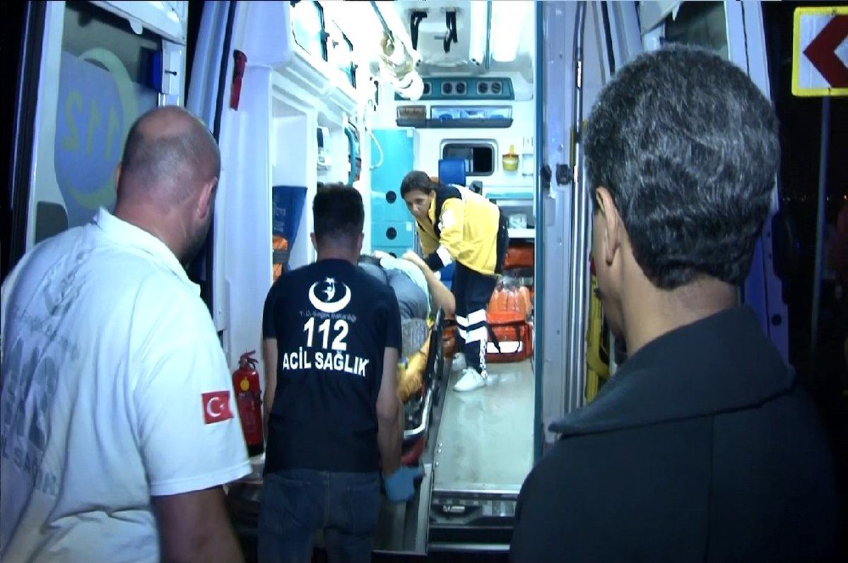 Tarabya Sahilinde denize minibüs düştü, 6 kişi yaralandı