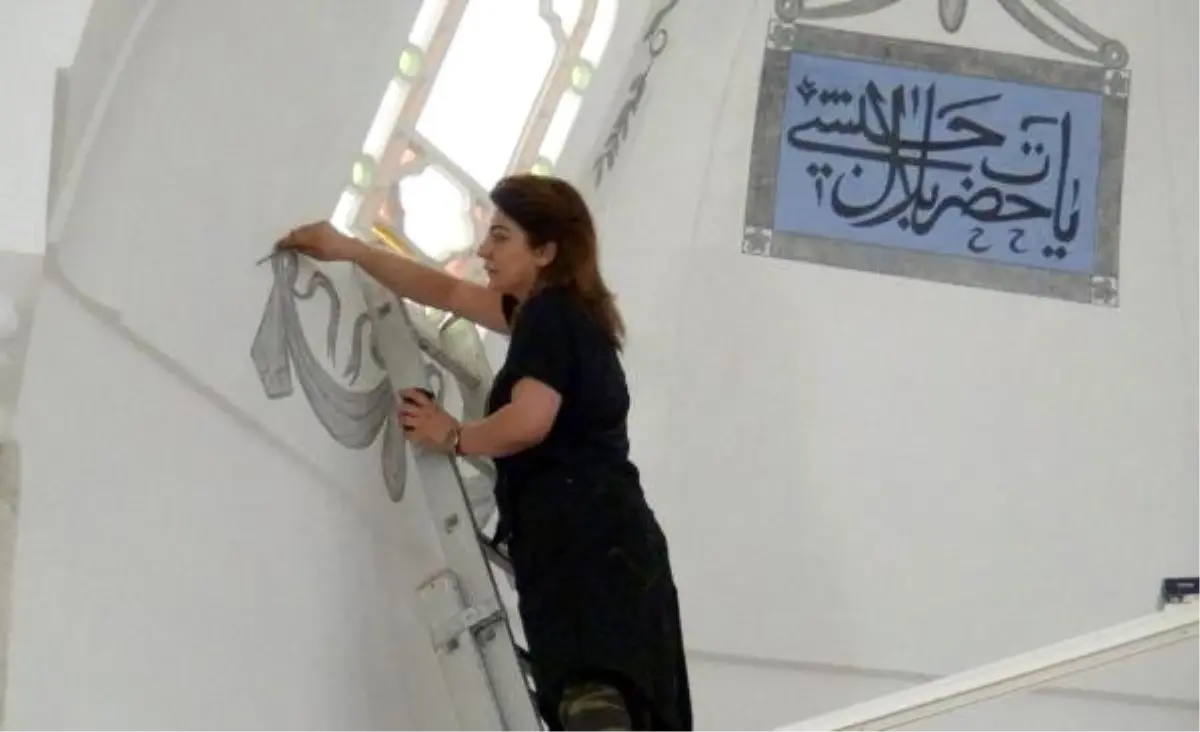 Tarihi Rüstem Paşa Camii\'nin hatlarına, kadın eli değdi