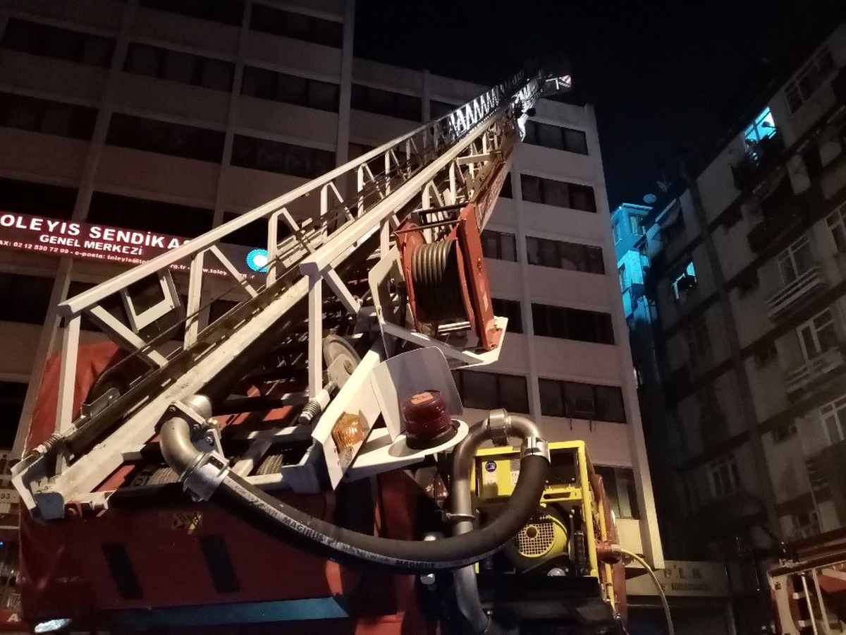 Tekstil hanında korkutan yangın