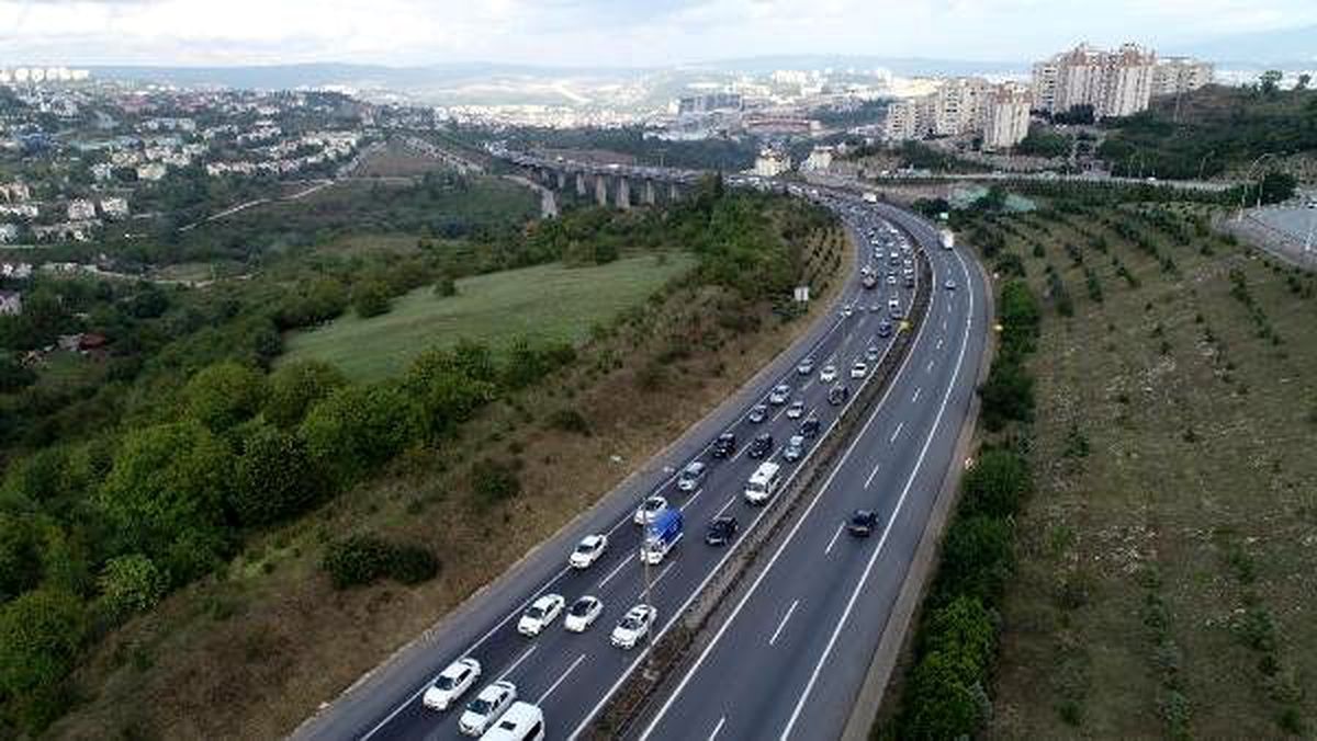 TEM\'in Kocaeli geçişinde \'dönüş\' trafiği