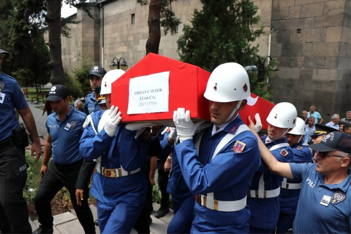 Trafik kazasında hayatını kaybeden uzman çavuş son yolculuğuna uğurlandı