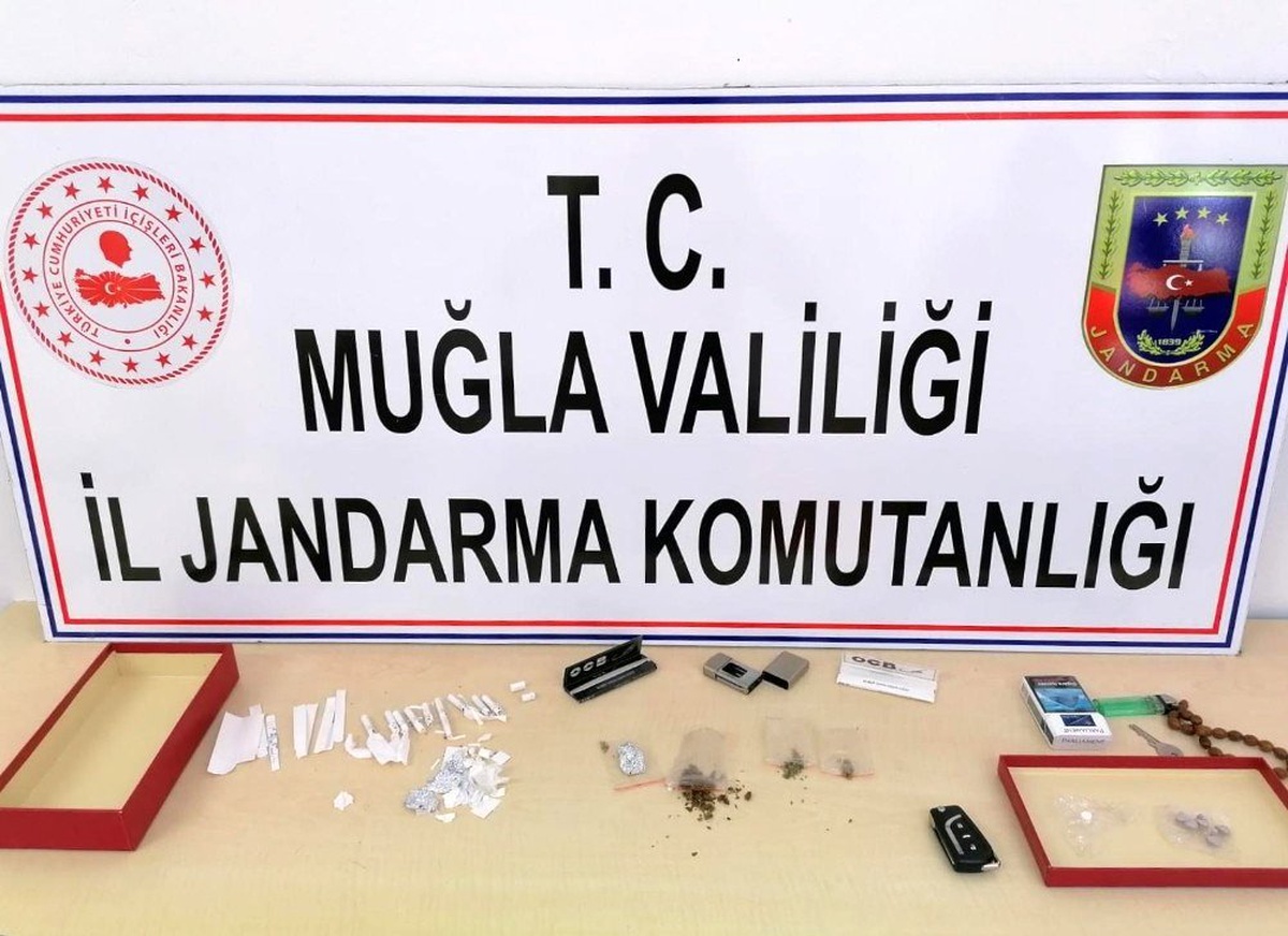 Turisttik tesisleri gezerek uyuşturucu satan şüpheli jandarmadan kaçamadı