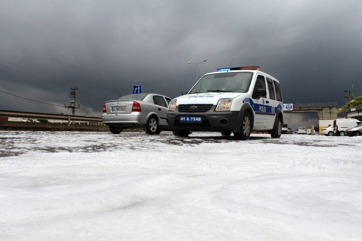 Yol köpürmüştü: 3 kişi gözaltına alındı