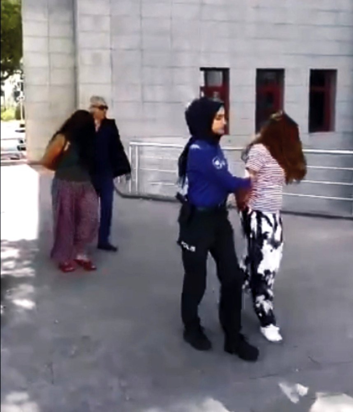 Ziynet eşyası çalan hırsızlar yakalandı