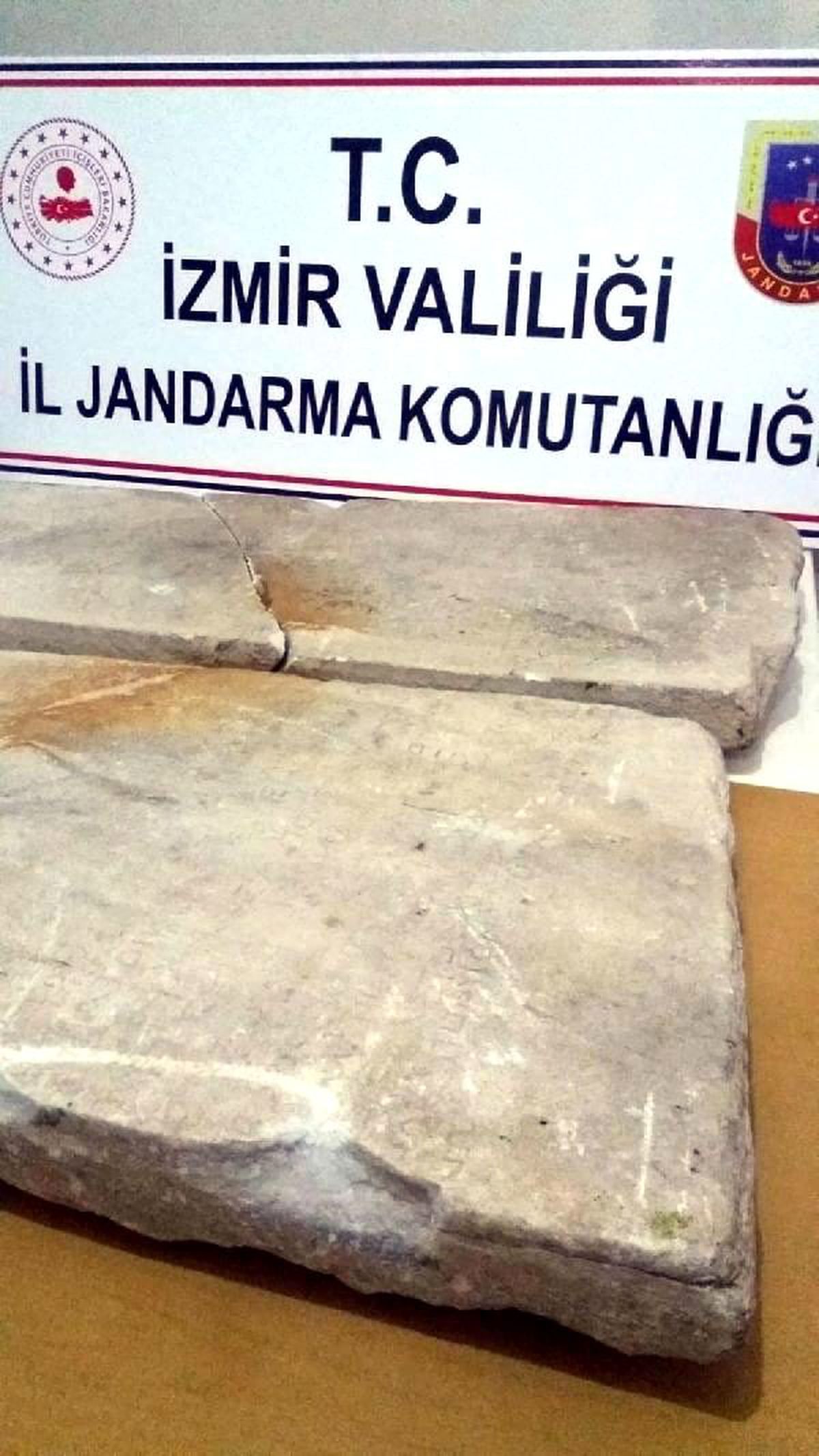 2 bin yıllık olduğu sanılan 2 ayrı kitabe ele geçirildi