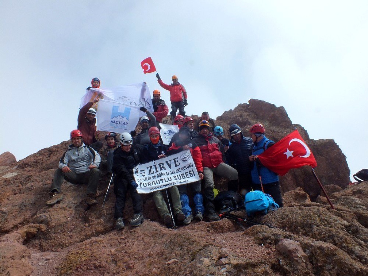 25. Sütdonduran Kampı ve Erciyes Zirve Tırmanışı Başarıyla Tamamlandı