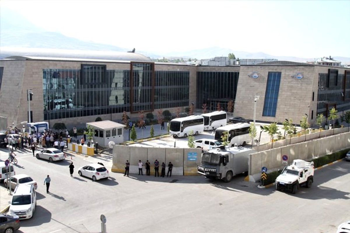 3 büyükşehir belediye başkanı görevden uzaklaştırıldı