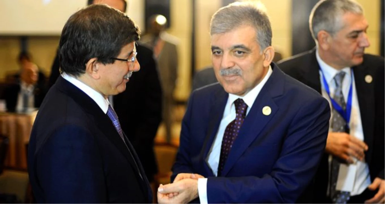 Ahmet Davutoğlu ve Abdullah Gül\'den HDP\'li belediyelere kayyum atanmasına tepki