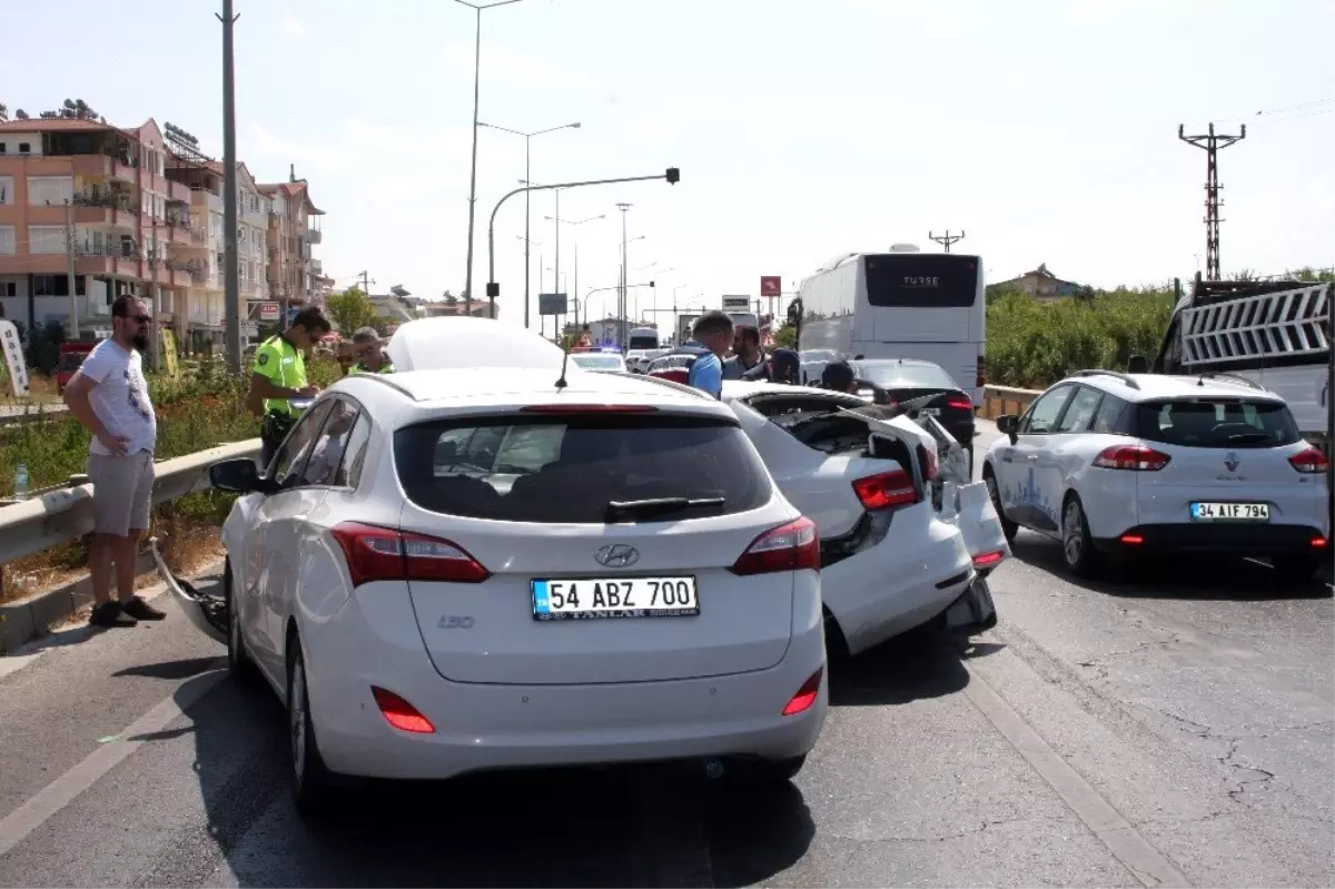 Altı aracın karıştığı zincirleme kazada 1 kişi yaralandı