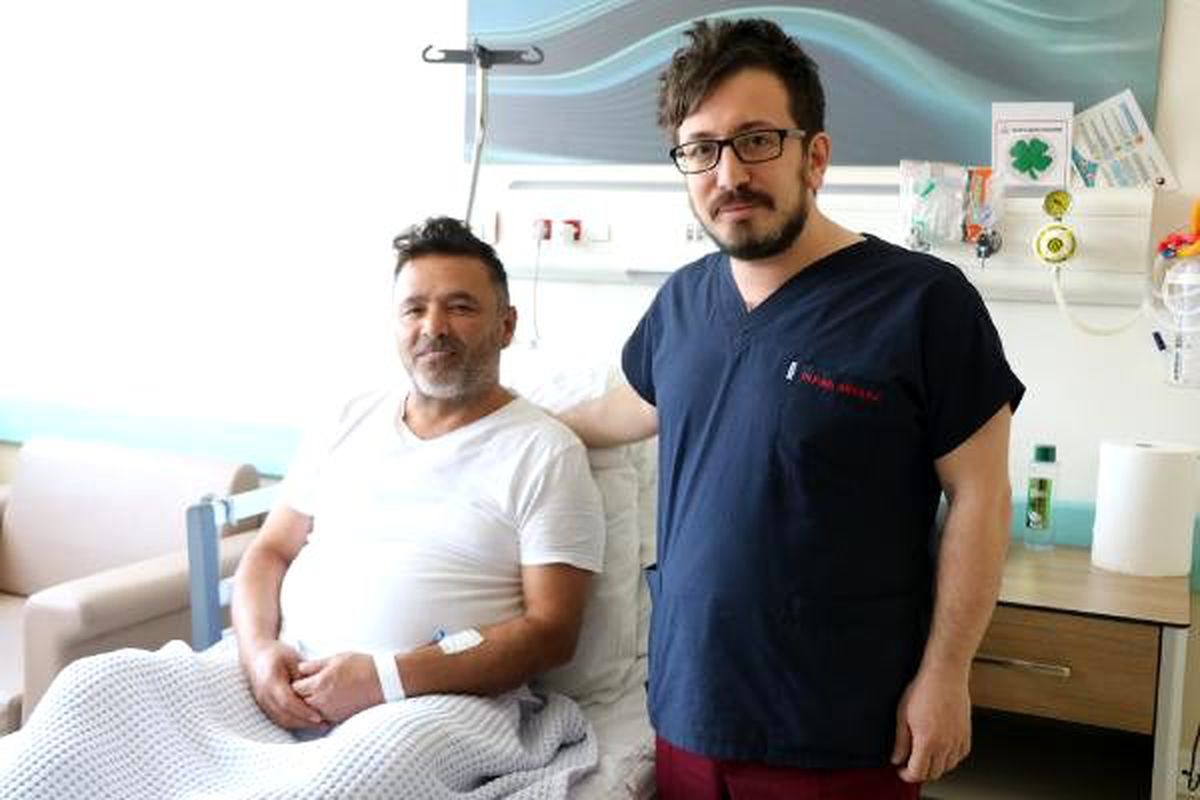 Anjiyo yapan doktor \'Benimle kal, bir yere gitme\' dedi, hasta hayata tutundu