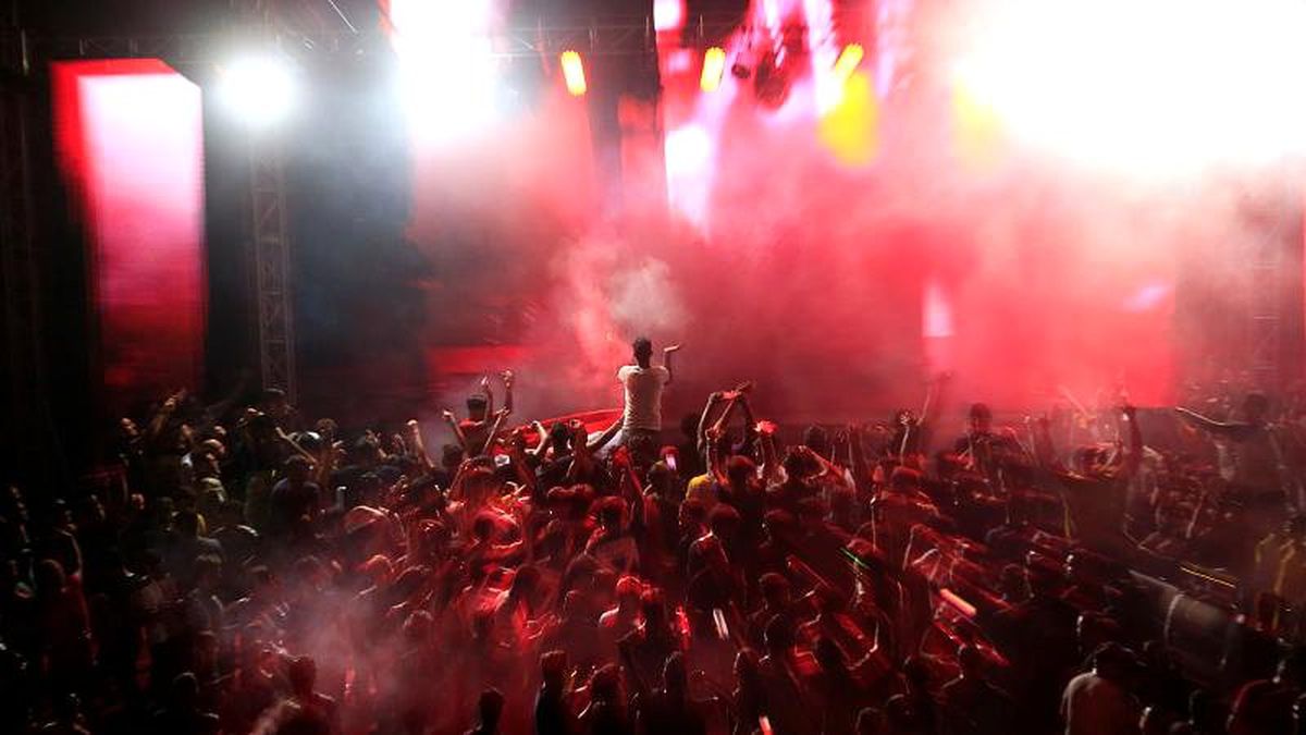 Bağdat\'tan bu kez müzik sesleri yankılanıyor: Iraklılar elektro müzik eşliğinde dans etti