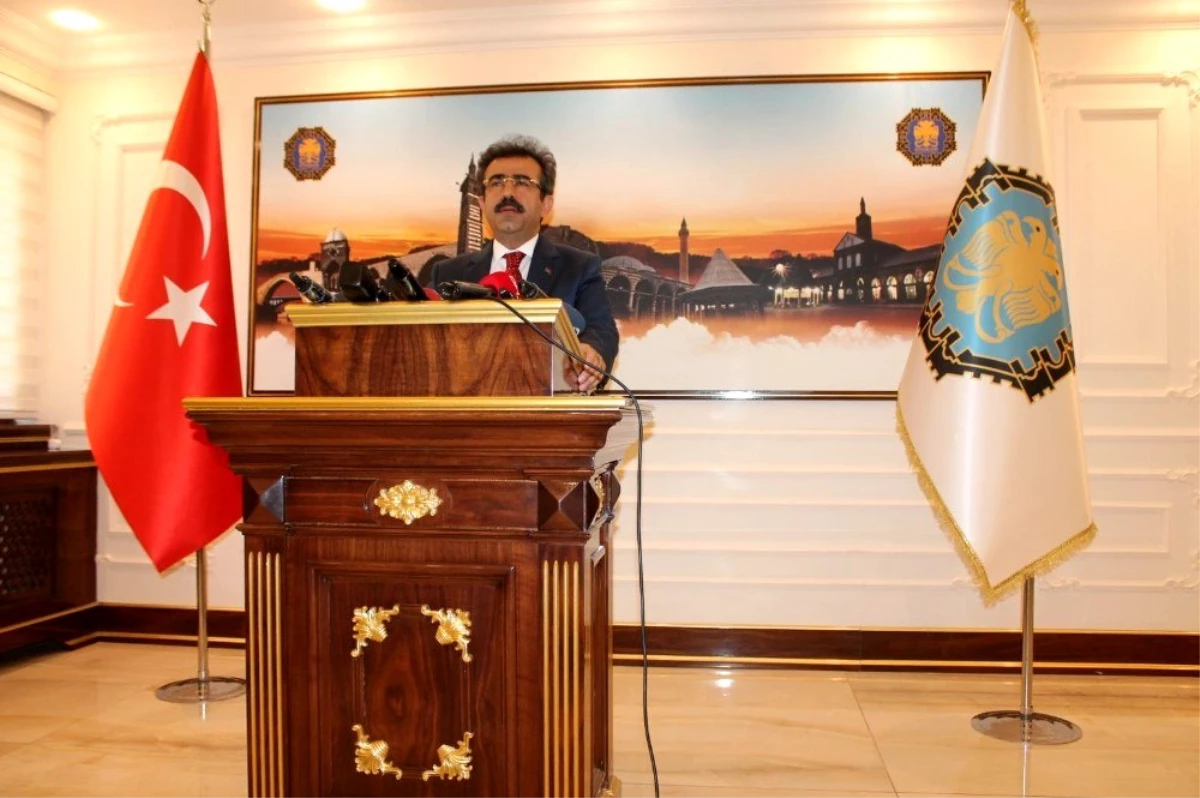Belediye Başkanlığı görevine getirilen Vali Güzeloğlu: Diyarbakır\'ın emrinde olacağız"