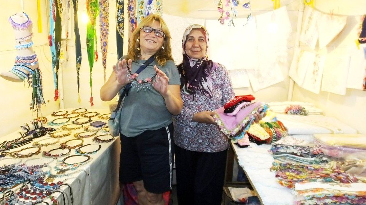 Burhaniye\'de Hamarat Eller Kermesi kadınları iş sahibi yaptı