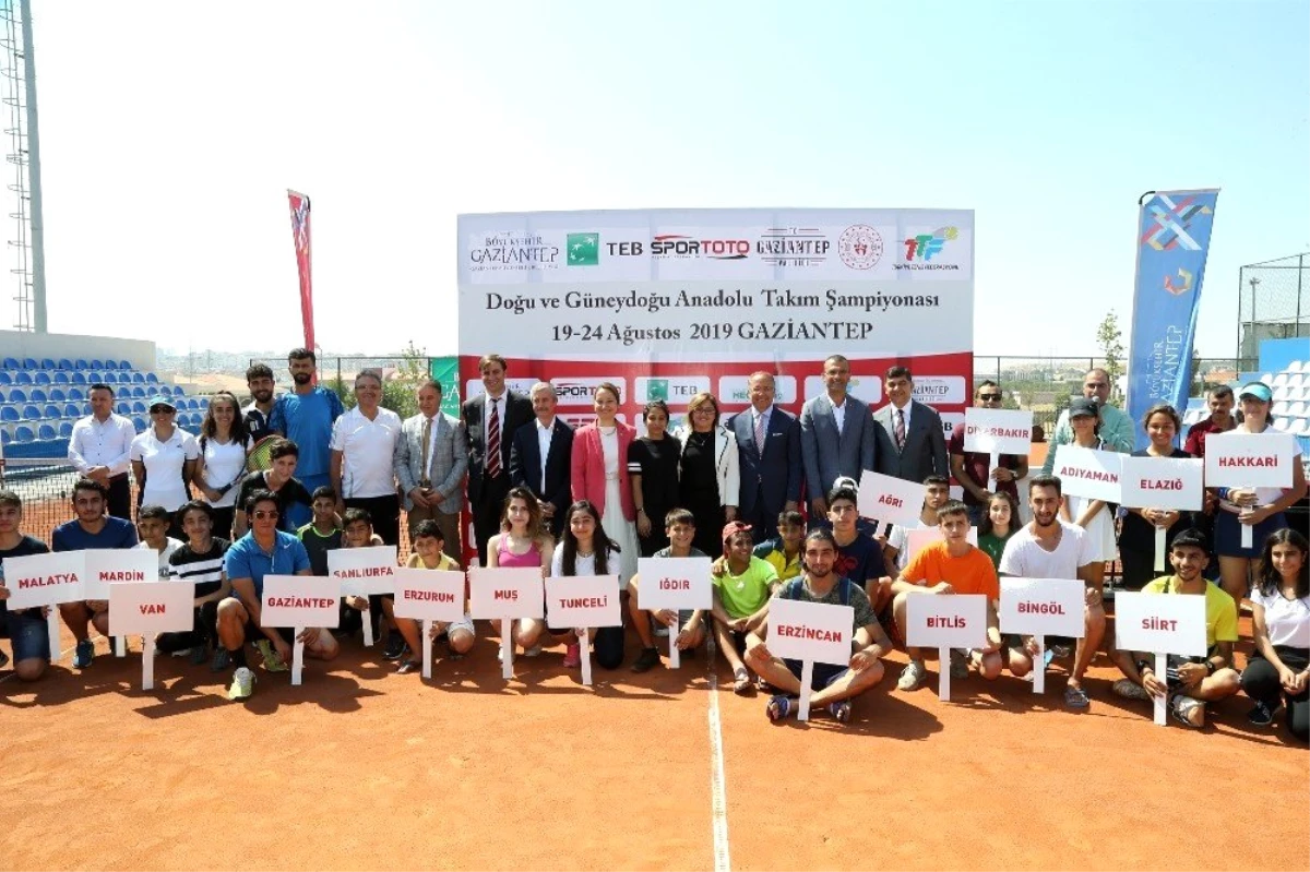 Büyükşehir\'in ev sahipliğinde tenis şampiyonası başladı