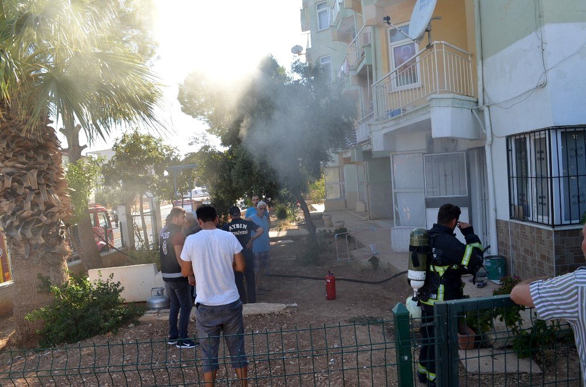 Didim\'de mutfakta çıkan yangın korkulu anların yaşanmasına neden oldu