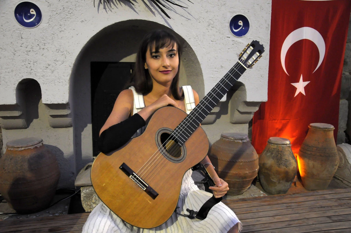 Gümüşlük Festivali Gitarist Begül Erhan\'ı konuk etti
