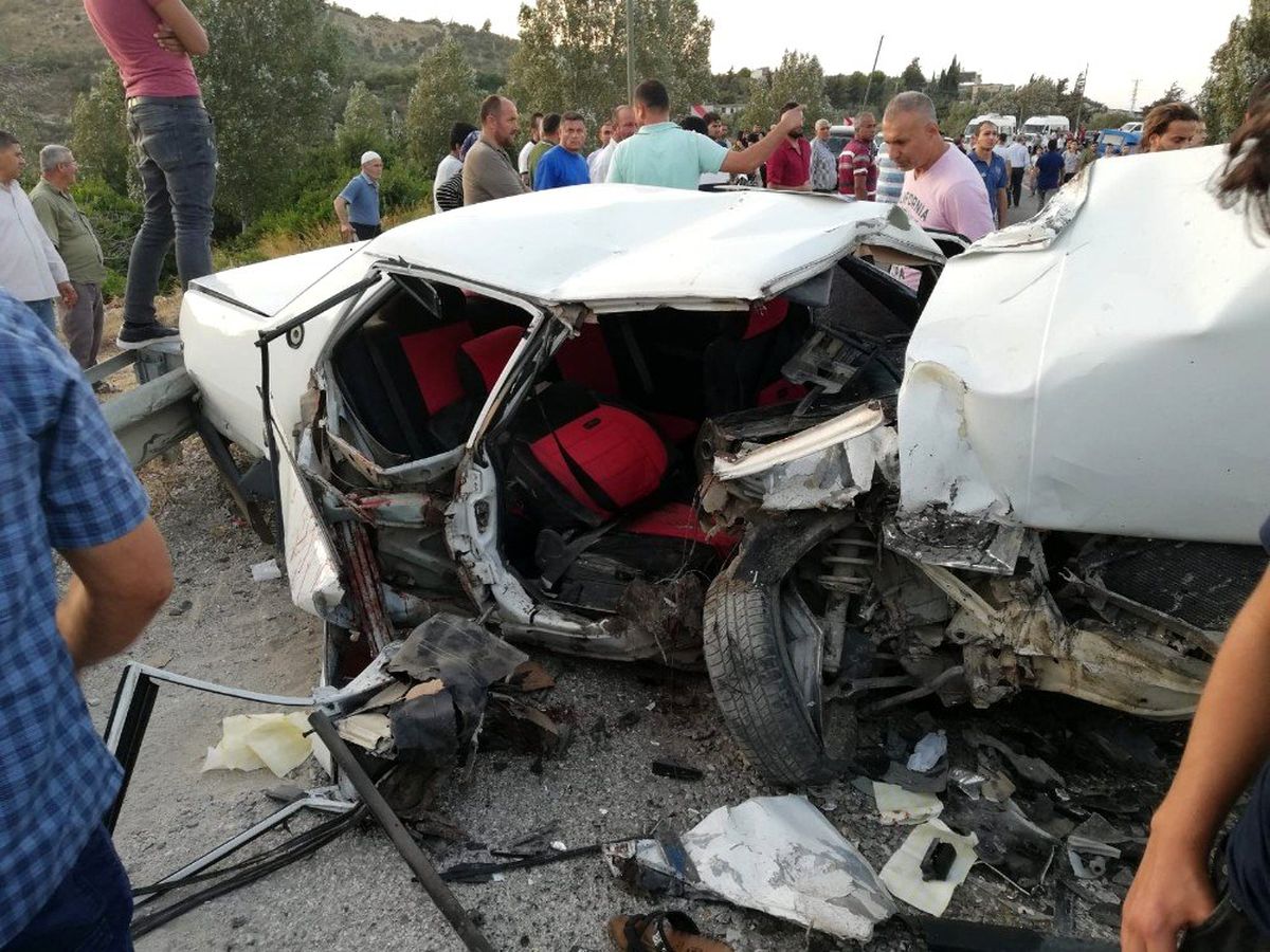 Hatay\'da 3 aracın karıştığı kazada 6 kişi yaralandı