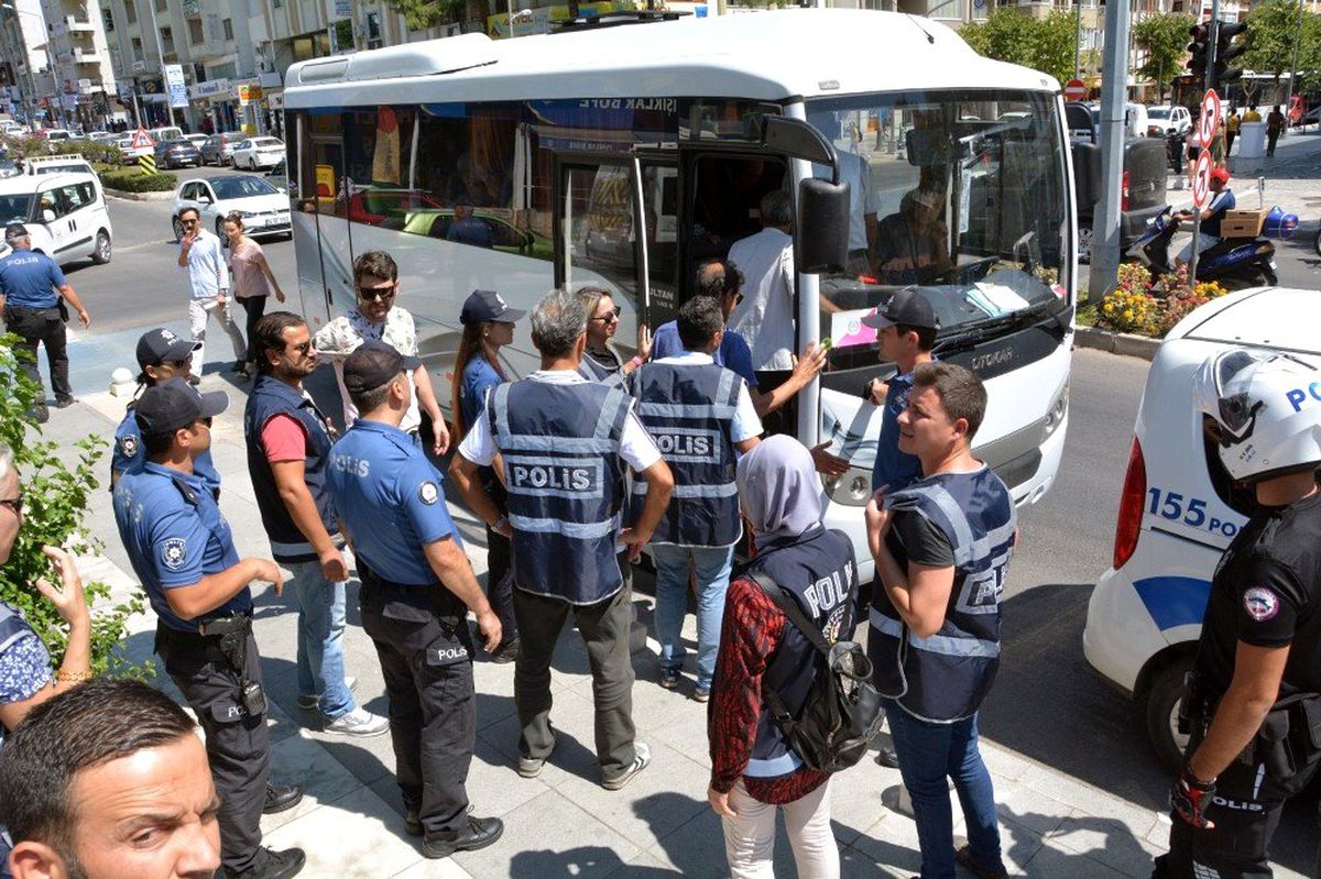 HDP\'liler gözaltına alındı