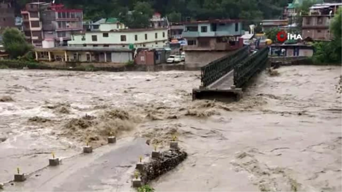 Hindistan\'da Muson Yağmurları Binden Fazla Ölüme Neden Oldu