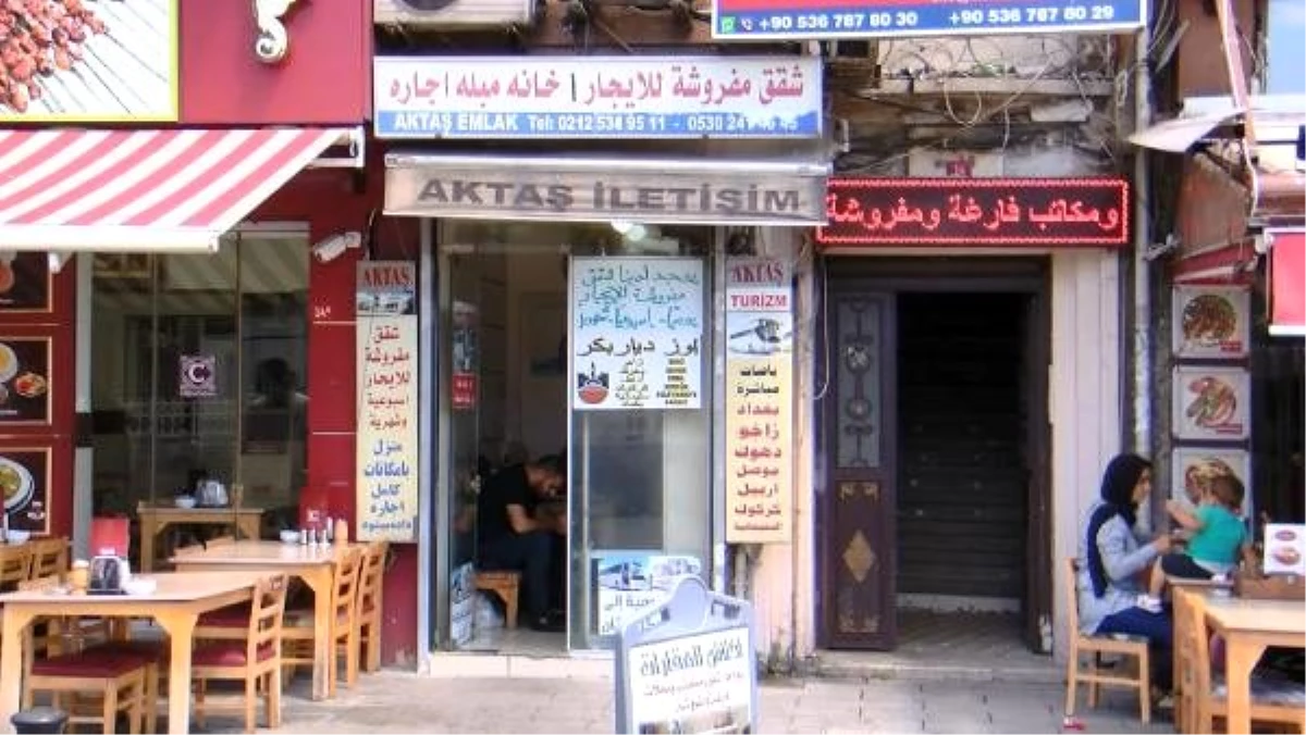 İstanbul Aksaray\'da yine birçok tabela Arapça